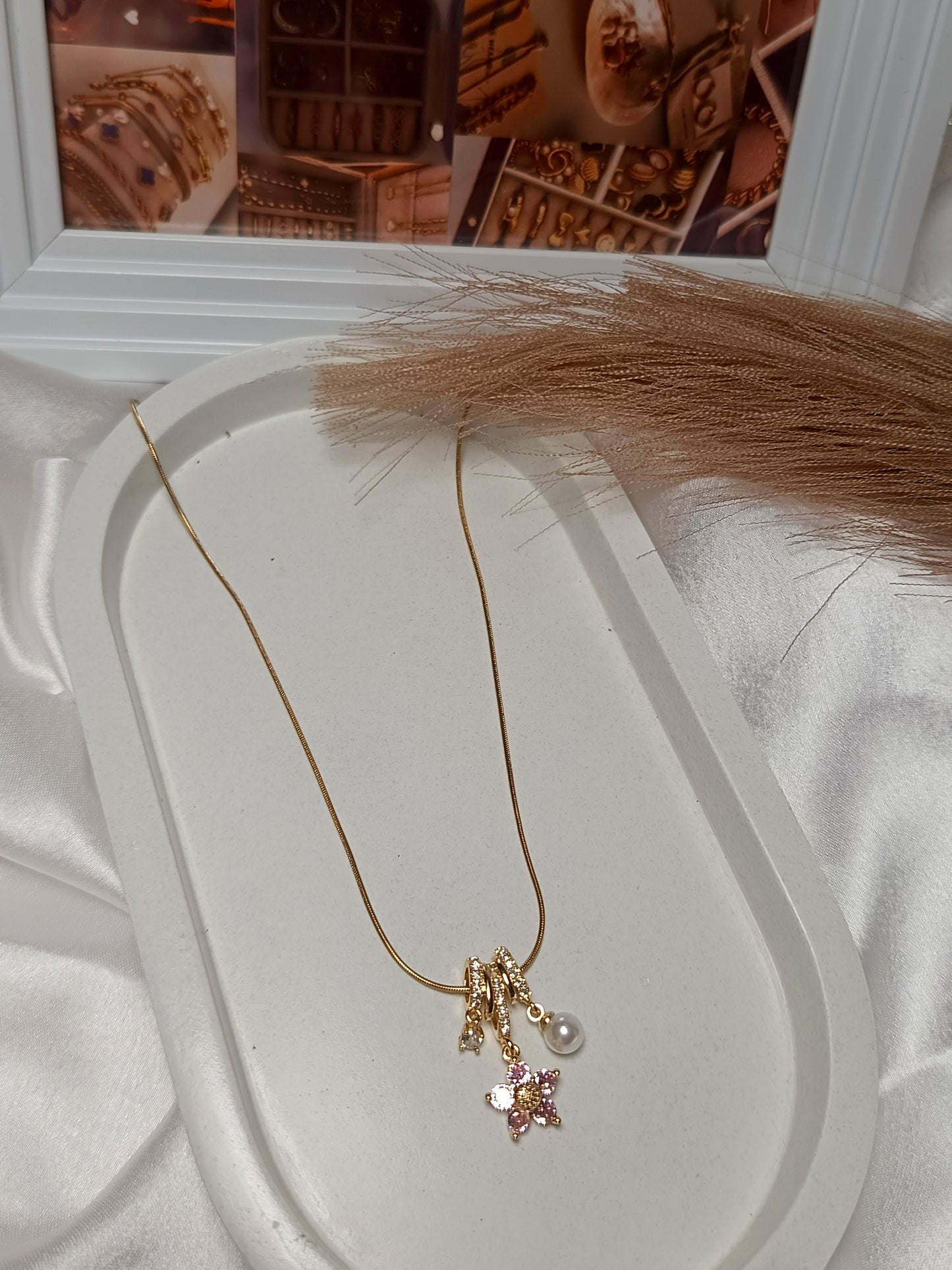 Anti tarnish Elegant Floral & Pearl Charm Necklace