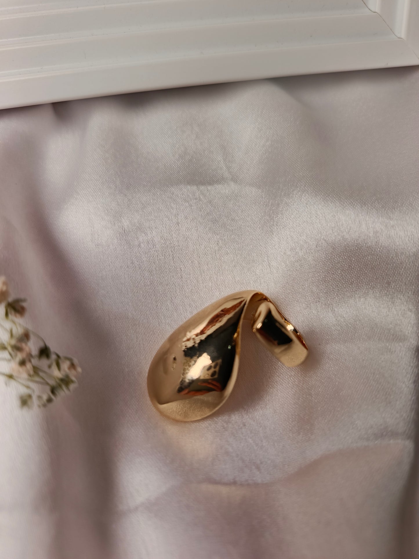 Anti tarnish Sculptural Fluid Drop Ring