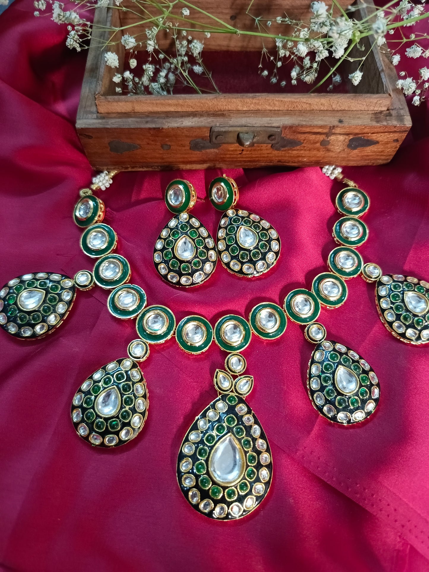 The Emerald Bloom Kundan Jadau Necklace Set