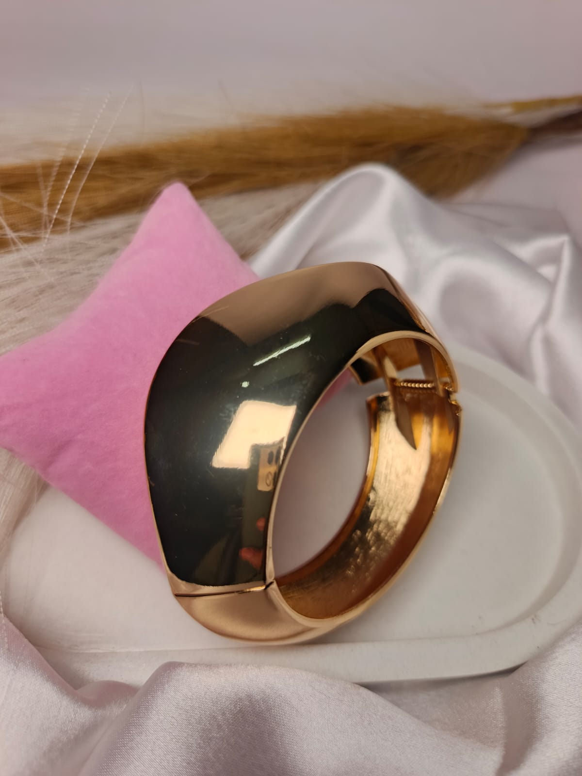Modern Sculptural Gold Openable Bangle