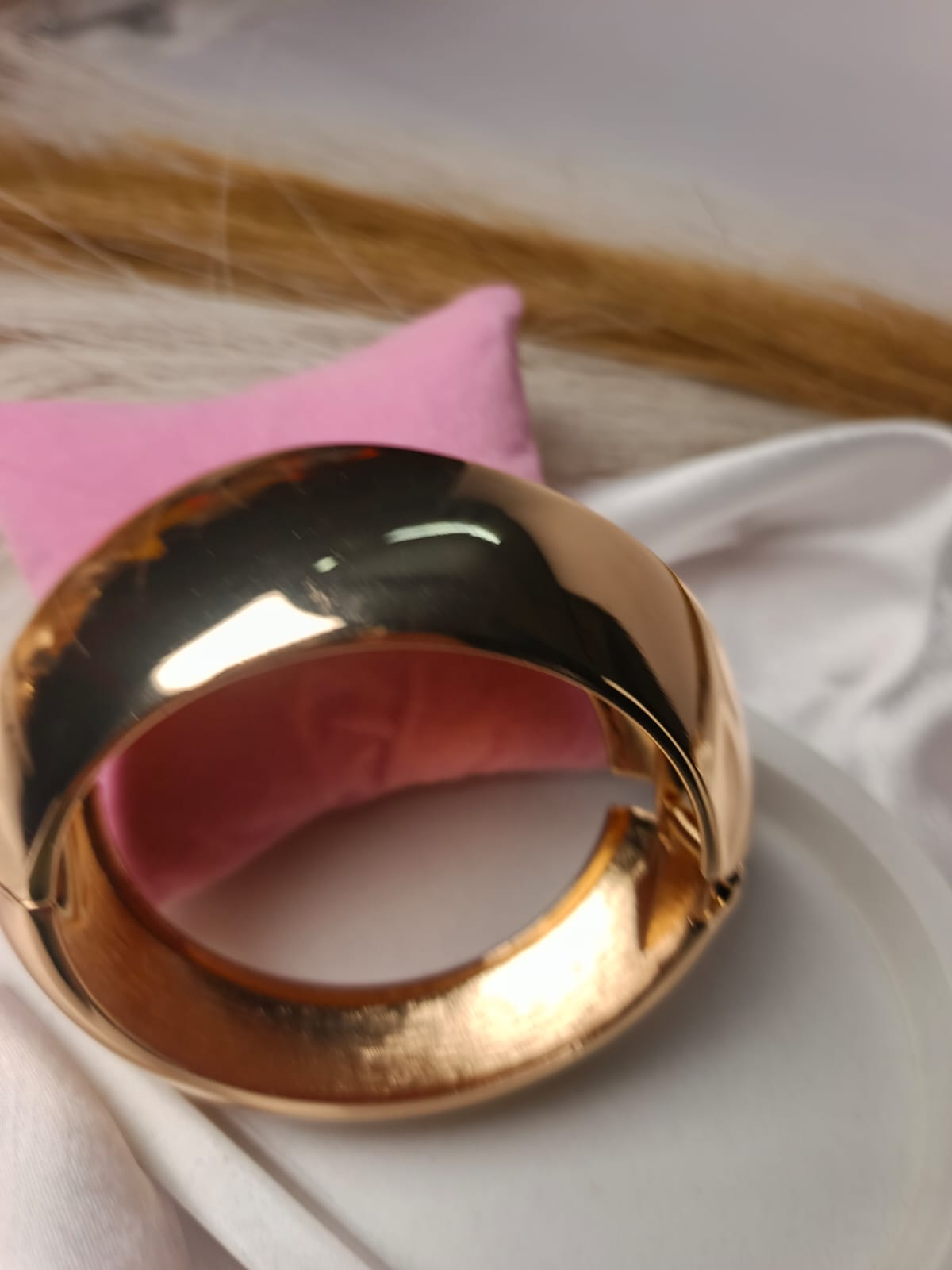 Modern Sculptural Gold Openable Bangle