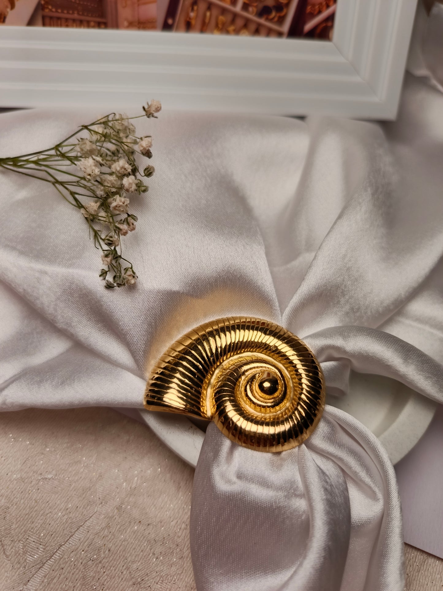 Anti tarnish Sculptural Golden Nautilus Shell Clip anti tarnish ring