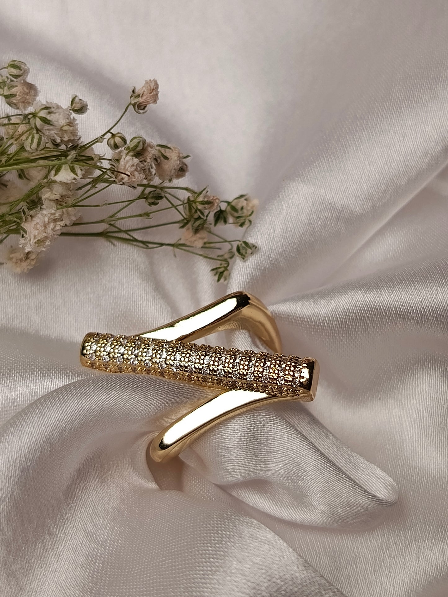Anti tarnish Modern Glamour Crossover Ring