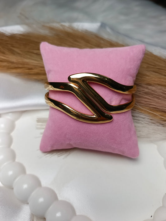 Stylish Waved Design Gold-Plated anti tarnish Cuff Bracelet