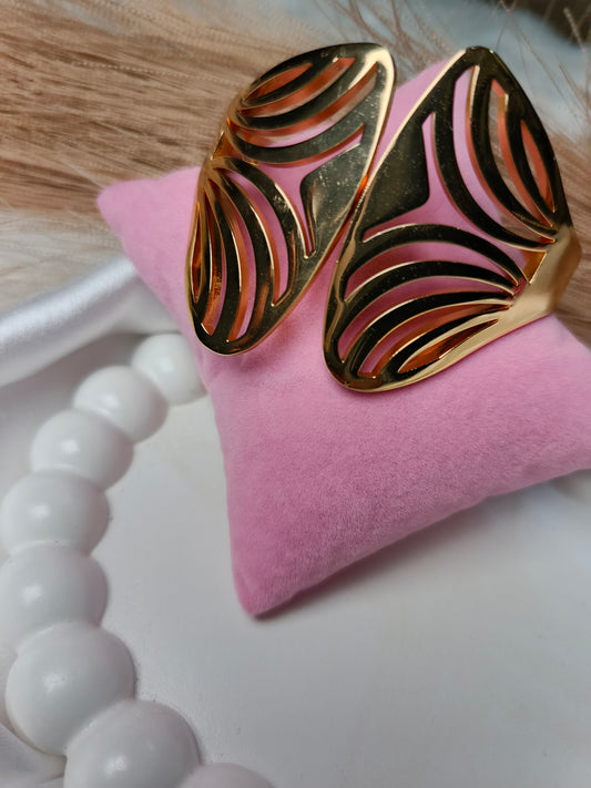 Bold Gold-Plated Statement  anti tarnish Cuff Bracelet