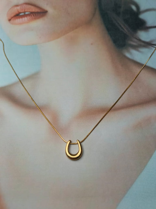 Anti-Tarnish Gold-Plated Horseshoe Necklace