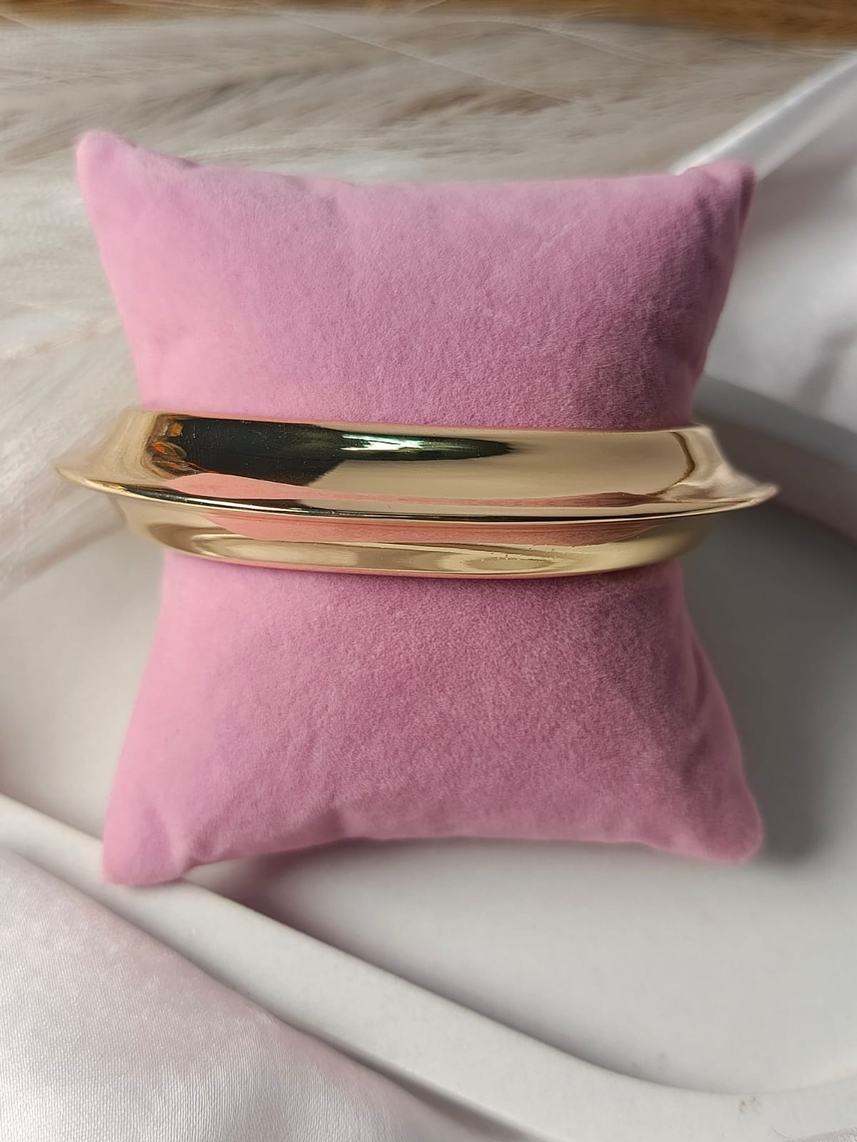 Chunky Gold Hoop openable bracelet