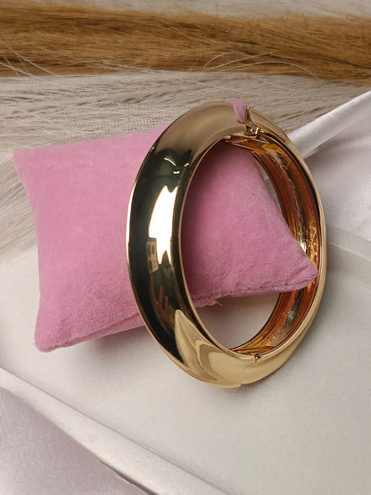 Chunky Gold Hoop openable bracelet