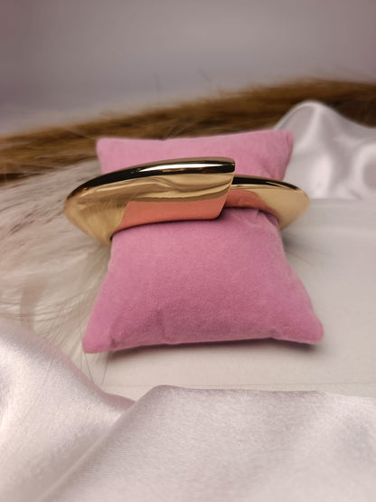Sleek Gold Lightning Bolt Openable Bangle