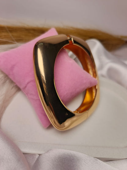 Chic Geometric Gold Openable Bangle