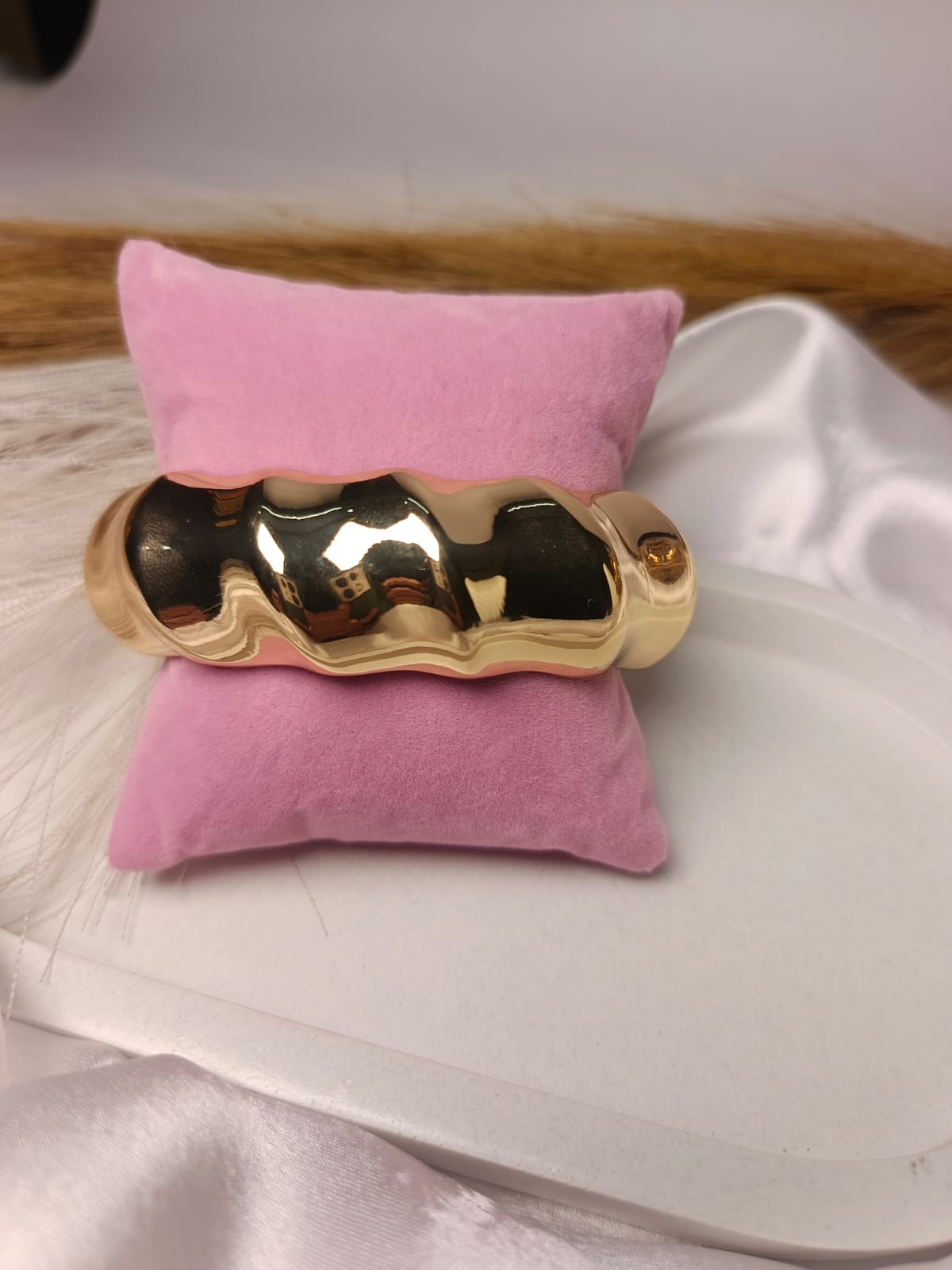 Bold Bamboo-Style Gold Openable Bangle