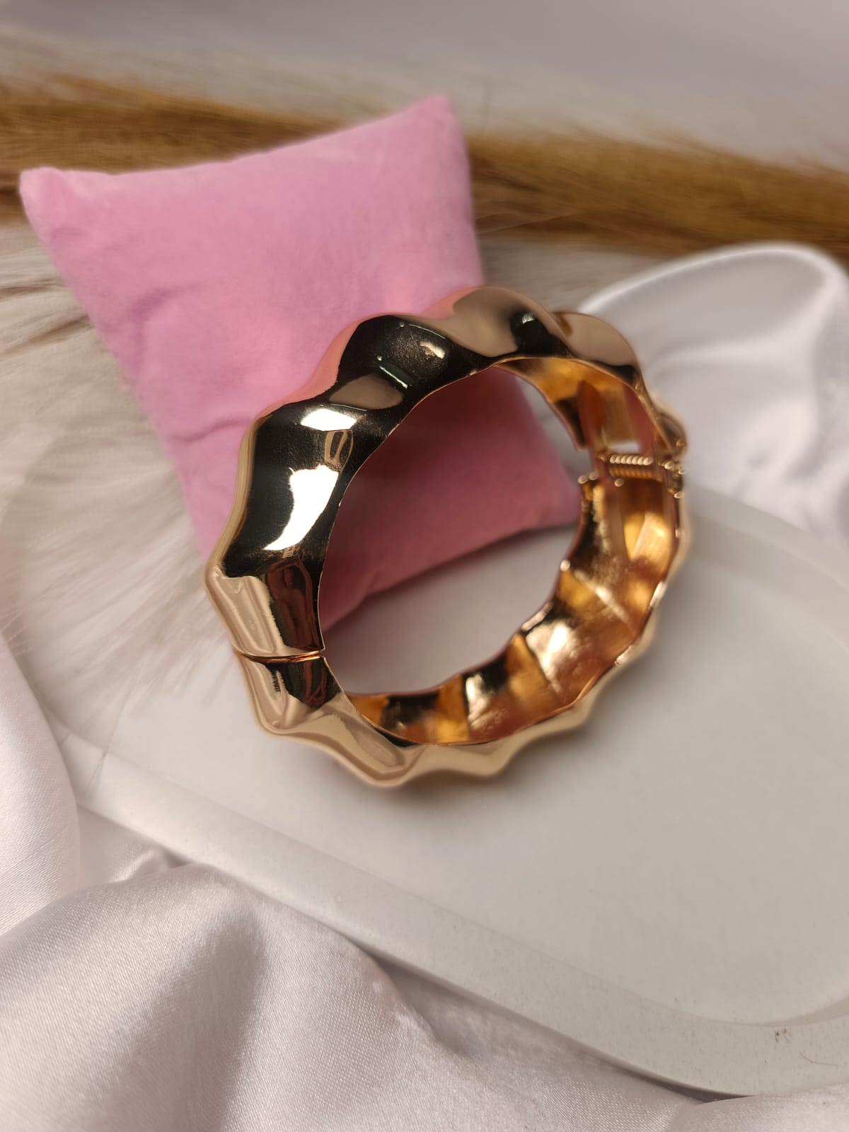 Bold Bamboo-Style Gold Openable Bangle