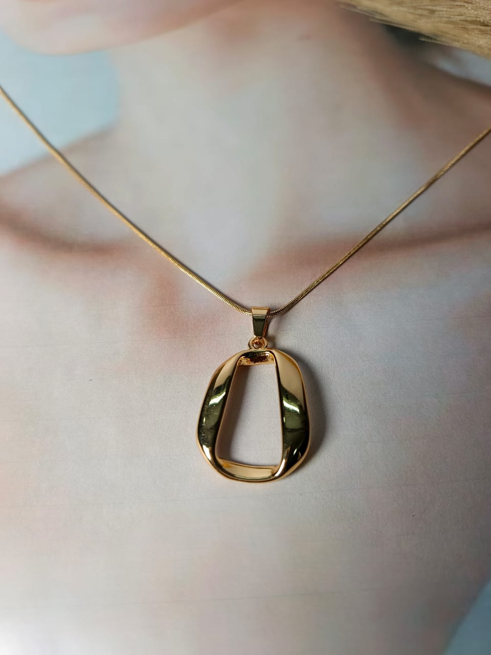 Anti-Tarnish Gold-Plated Abstract Pendant Necklace